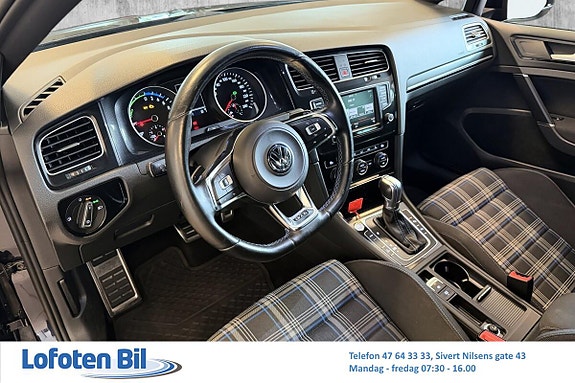 Volkswagen Golf VII 14 of 30