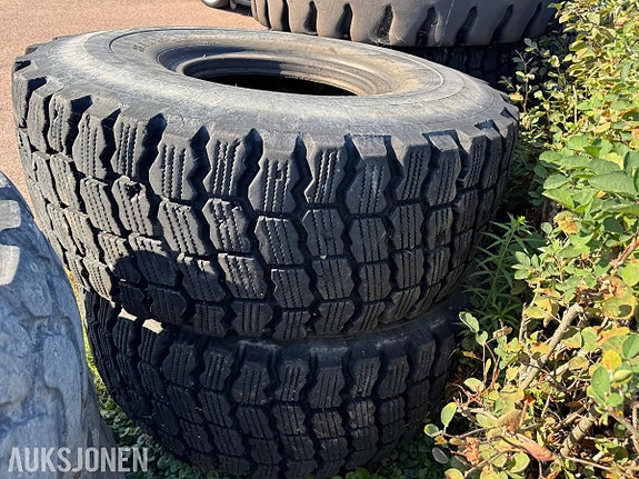 Andre Michelin X snoplus 23.5R25 2 of 18