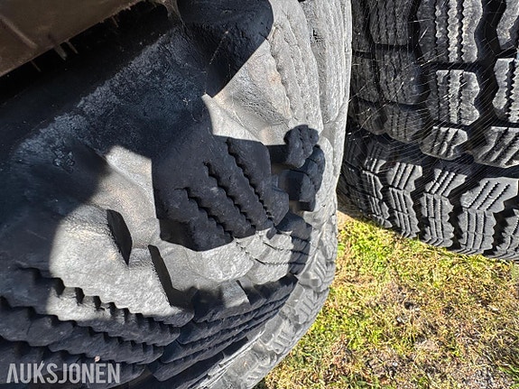 Andre Michelin X snoplus 23.5R25 16 of 18