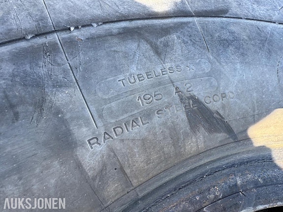 Andre Michelin X snoplus 23.5R25 8 of 18