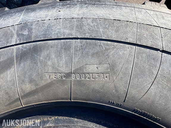 Andre Michelin X snoplus 23.5R25 9 of 18