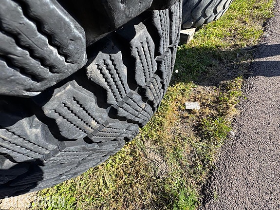 Andre Michelin X snoplus 23.5R25 13 of 18