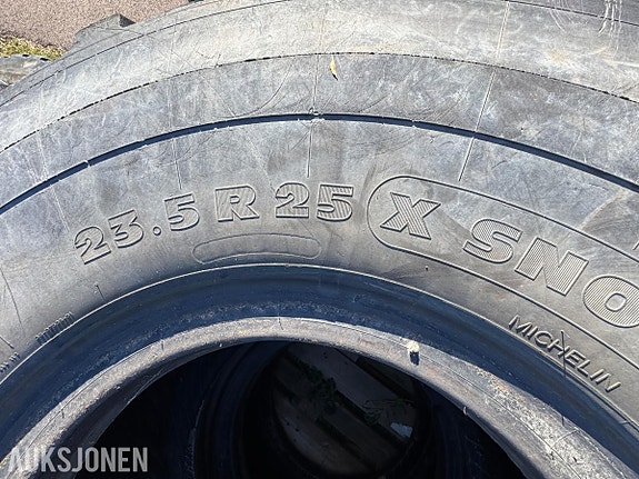 Andre Michelin X snoplus 23.5R25 6 of 18