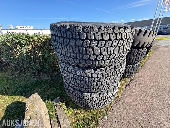 Andre Bridgestone V-Steel Snow Wedge 23.5R25 2 of 16