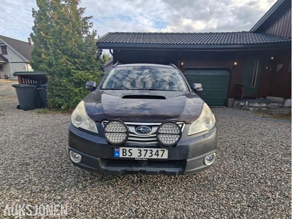 Subaru Outback 2 of 8