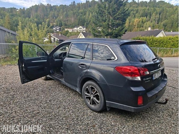 Subaru Outback 4 of 8