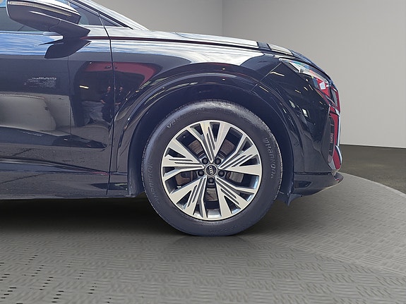 Audi Q4 e-tron 3 of 30