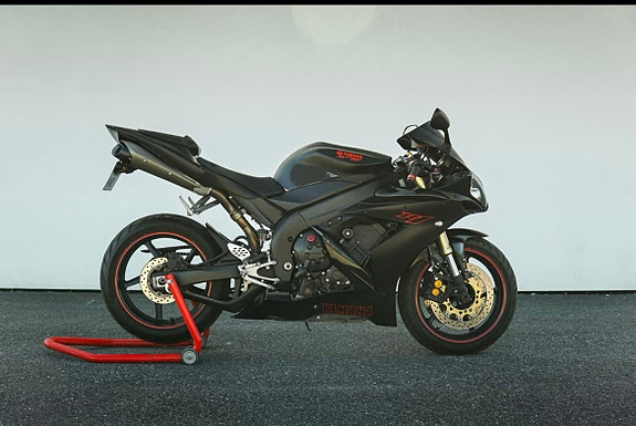 Yamaha YZF-R1 mellom tung regget 7 of 18