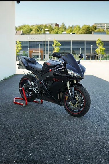 Yamaha YZF-R1 mellom tung regget 15 of 18
