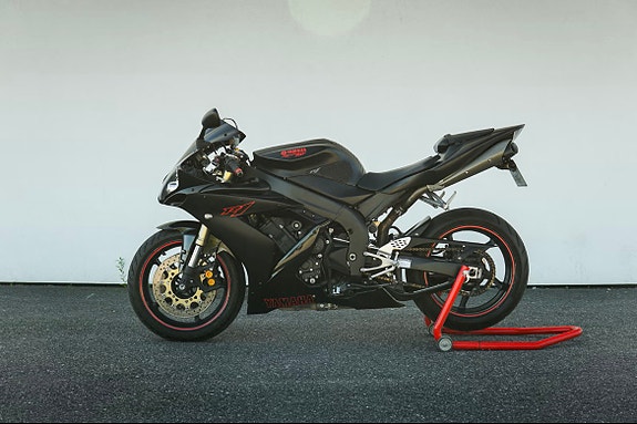 Yamaha YZF-R1 mellom tung regget 4 of 18