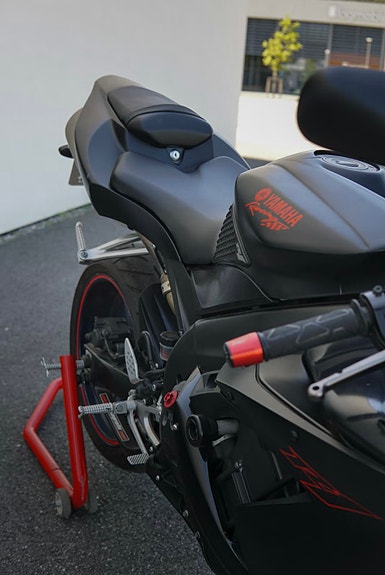 Yamaha YZF-R1 mellom tung regget 13 of 18