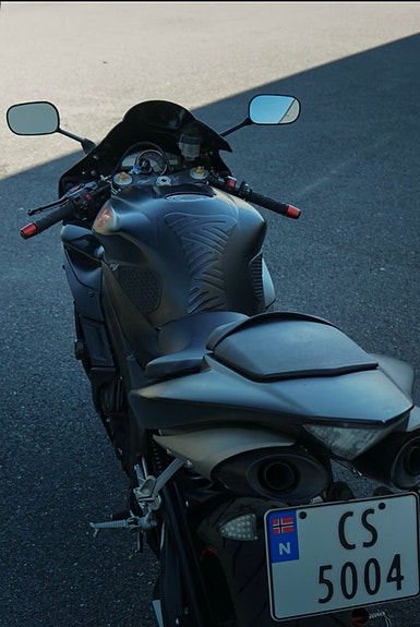 Yamaha YZF-R1 mellom tung regget 12 of 18