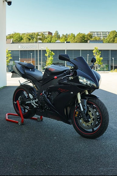 Yamaha YZF-R1 mellom tung regget 8 of 18