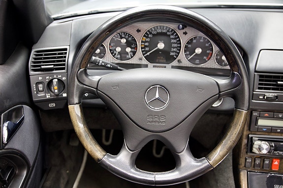 Mercedes-Benz SL500 19 of 21