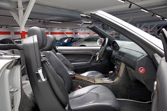 Mercedes-Benz SL500 2 of 21