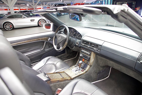 Mercedes-Benz SL500 4 of 21