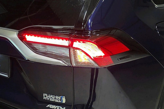 Toyota RAV4 Plug-in Hybrid 22 of 25