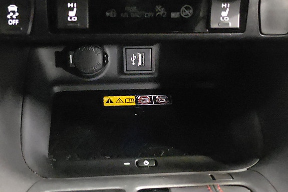 Toyota RAV4 Plug-in Hybrid 24 of 25