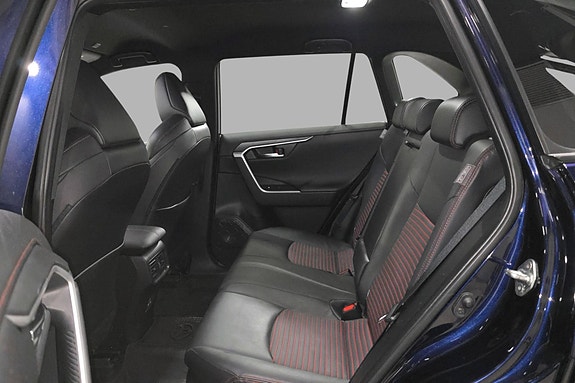 Toyota RAV4 Plug-in Hybrid 16 of 25
