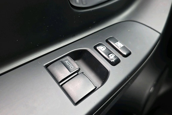 Toyota Yaris 17 of 24