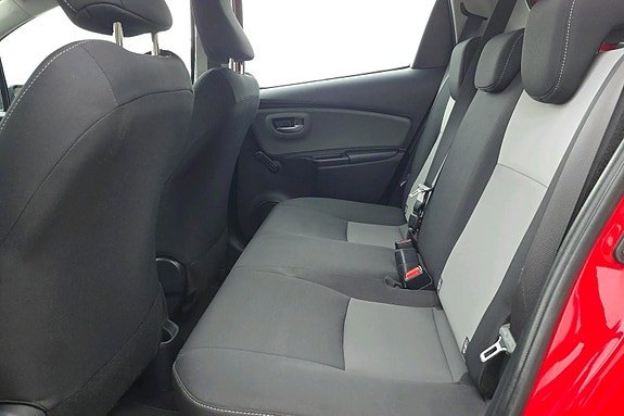 Toyota Yaris 7 of 24