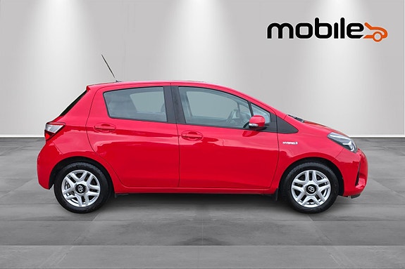 Toyota Yaris 2 of 24