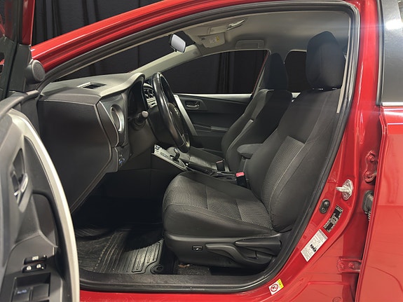 Toyota Auris 11 of 26
