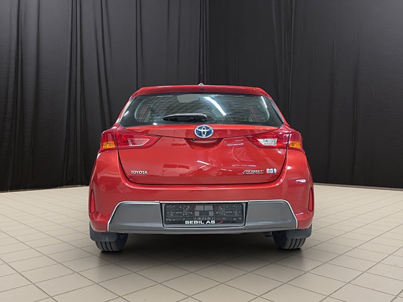 Toyota Auris 4 of 26