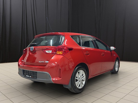 Toyota Auris 5 of 26