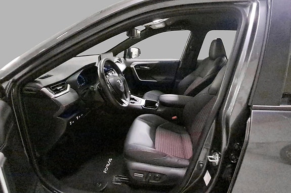 Toyota RAV4 Plug-in Hybrid 10 of 28