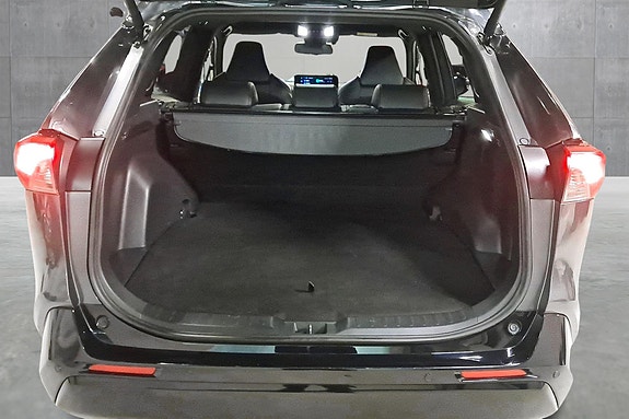 Toyota RAV4 Plug-in Hybrid 18 of 28
