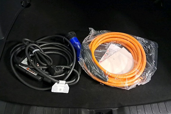 Toyota RAV4 Plug-in Hybrid 23 of 28