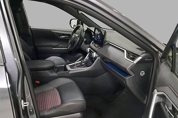 Toyota RAV4 Plug-in Hybrid 15 of 28