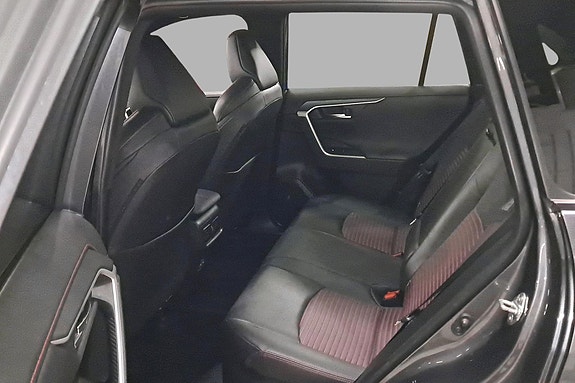 Toyota RAV4 Plug-in Hybrid 16 of 28