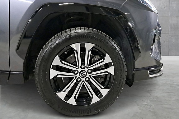 Toyota RAV4 Plug-in Hybrid 19 of 28