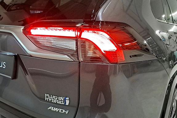 Toyota RAV4 Plug-in Hybrid 22 of 28