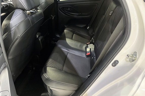 Toyota Yaris 17 of 22