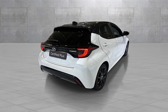 Toyota Yaris 5 of 22