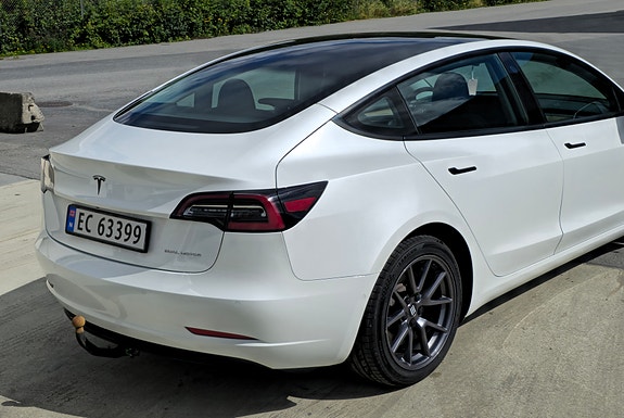 Tesla Model 3 3 of 5