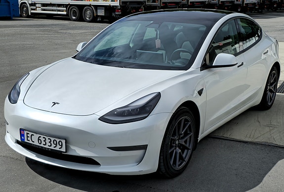 Tesla Model 3 2 of 5