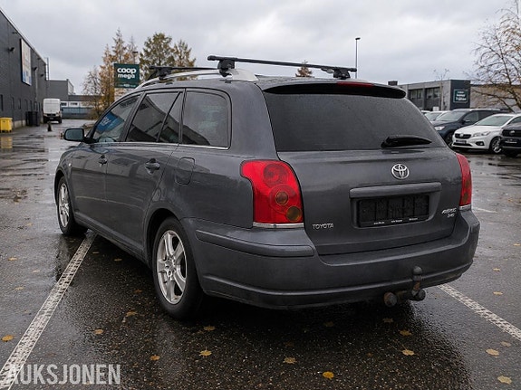 Toyota Avensis 3 of 8