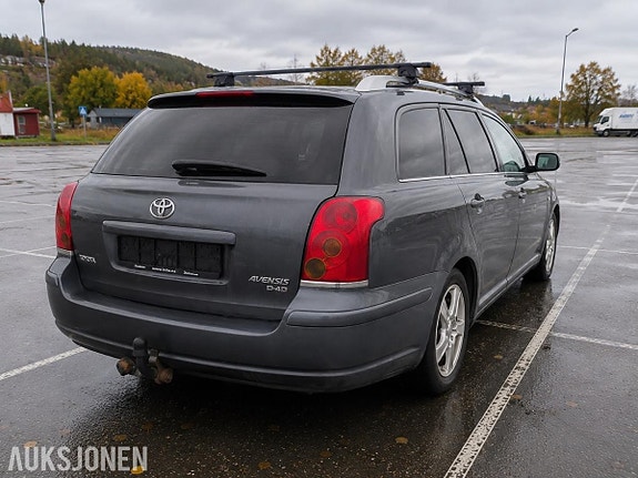 Toyota Avensis 4 of 8