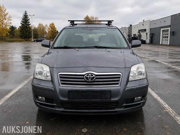 Toyota Avensis 2 of 8
