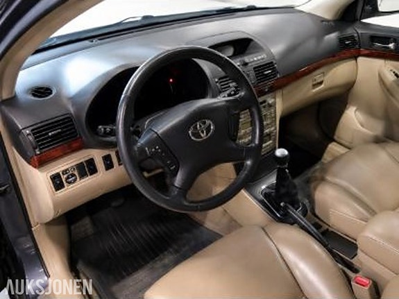 Toyota Avensis 6 of 8