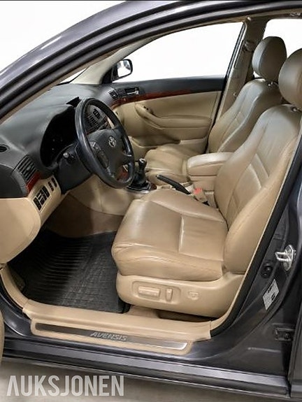 Toyota Avensis 5 of 8
