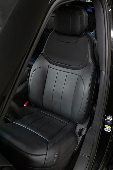 Land Rover Range Rover Sport 16 of 30