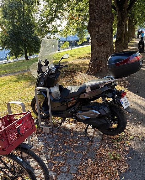 BMW C 400 X 2 of 3