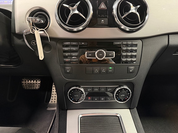 Mercedes-Benz GLK200 28 of 30