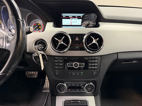 Mercedes-Benz GLK200 27 of 30