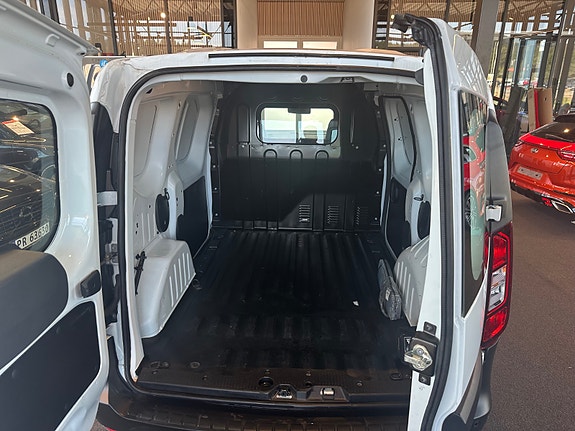 Renault Express 9 of 18